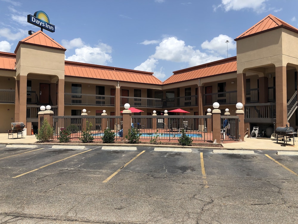 Days Inn By Wyndham Columbus 45/54