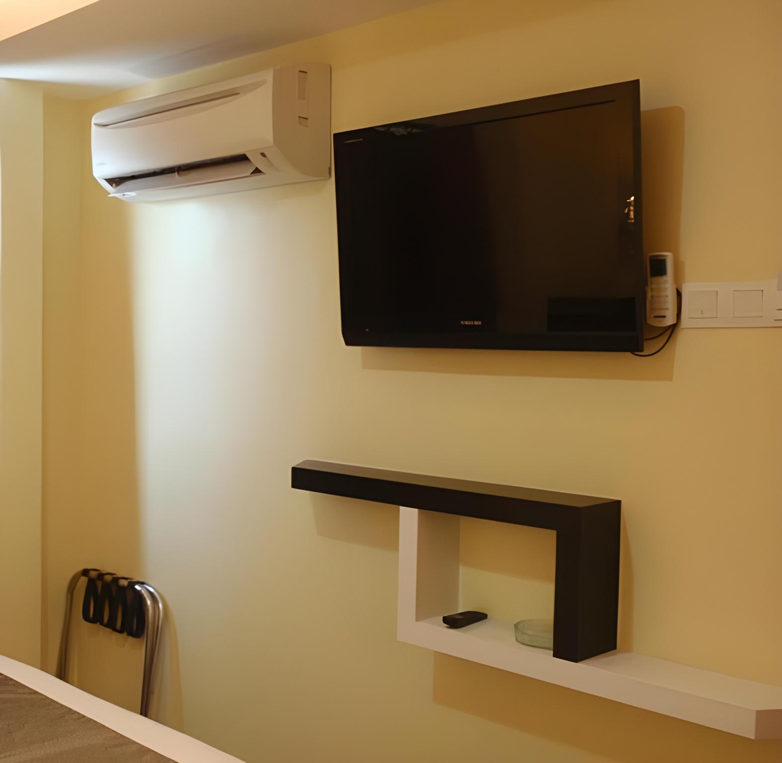 Standard, Twin Beds, No Window