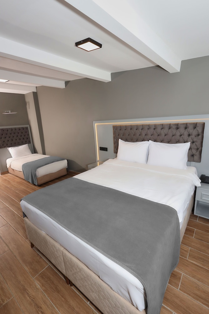 ROOM, TRIPLE