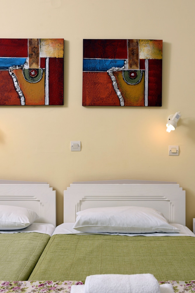 Ariadne Hotel 15/30