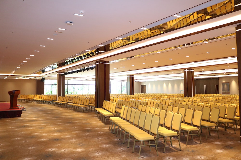 Forest City Golf Hotel 25/50