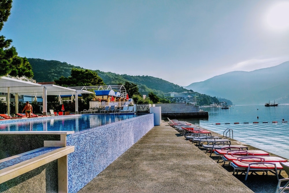 Carine Hotel Delfin 38/40