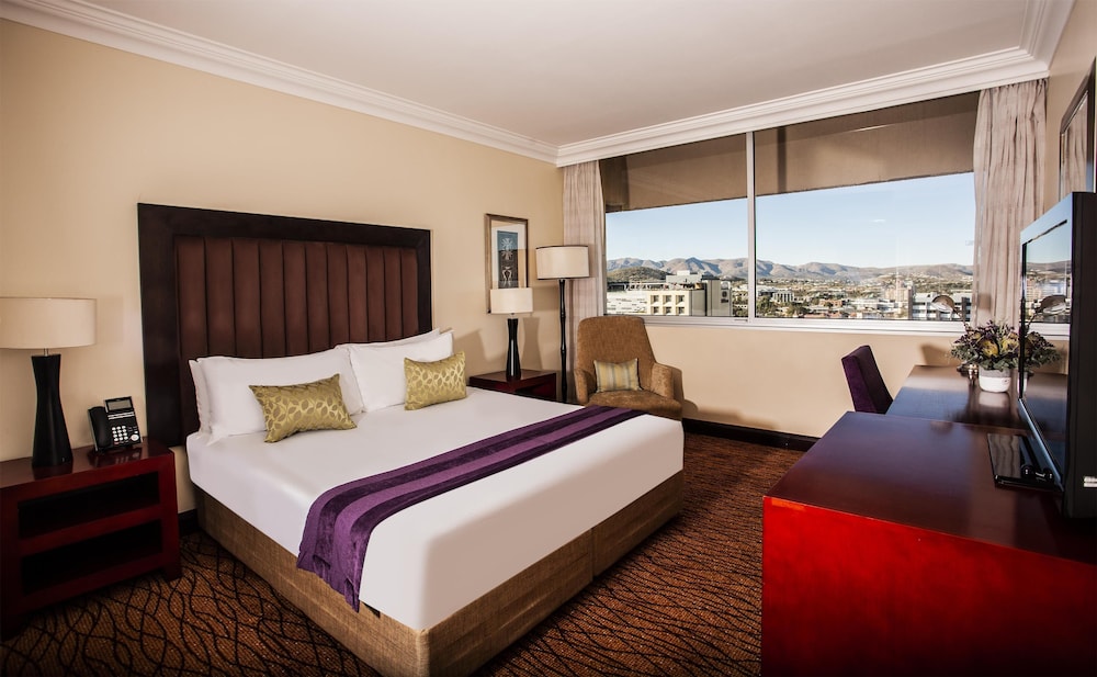 Avani, King Bed, Mountain View