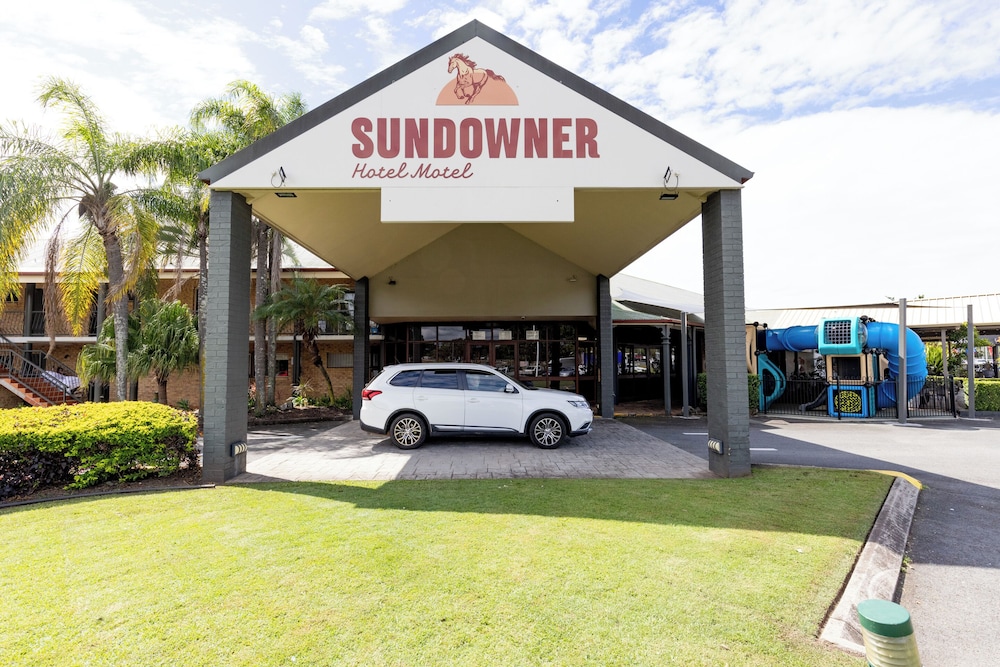 SUNDOWNER HOTEL MOTEL 38/49