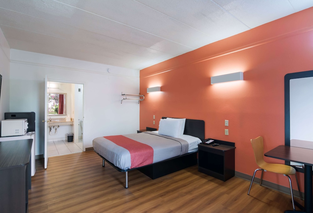Motel6 Seaford, DE 30/66