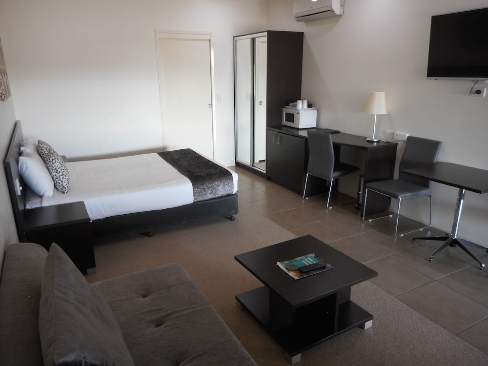 INJUNE MOTOR INN 20/34