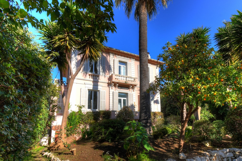 VILLA CLAUDIA(FORMERLY LE VENDOME - VILLA CLAUDIA) 4/77