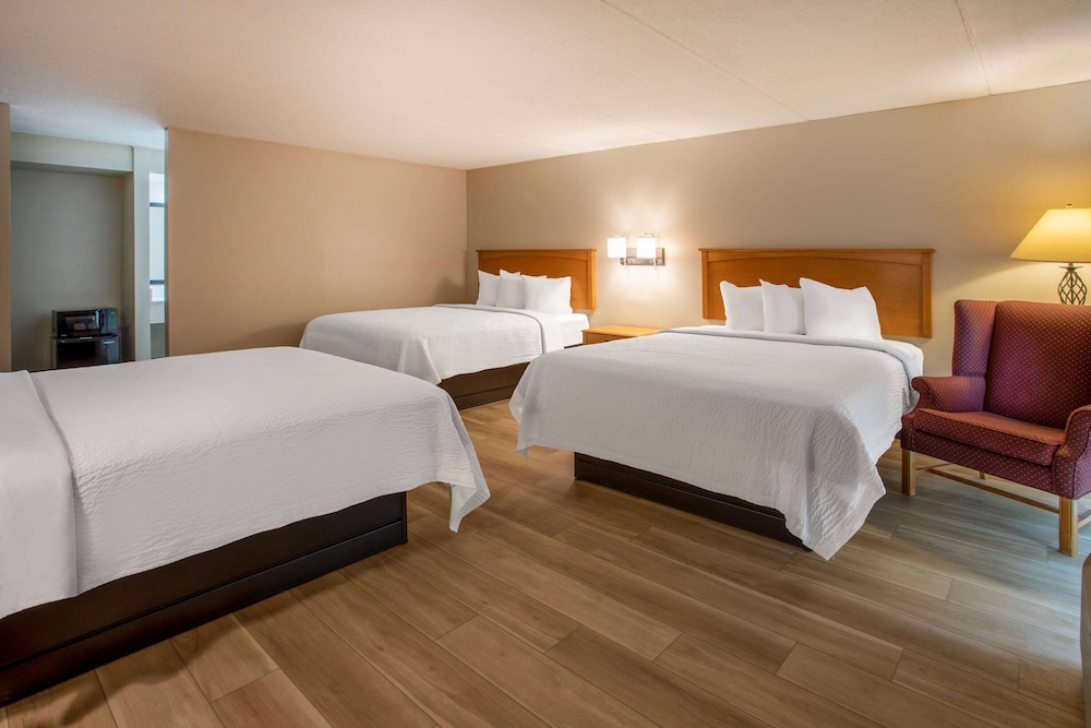 Days Inn by Wyndham Birch Run 16/36