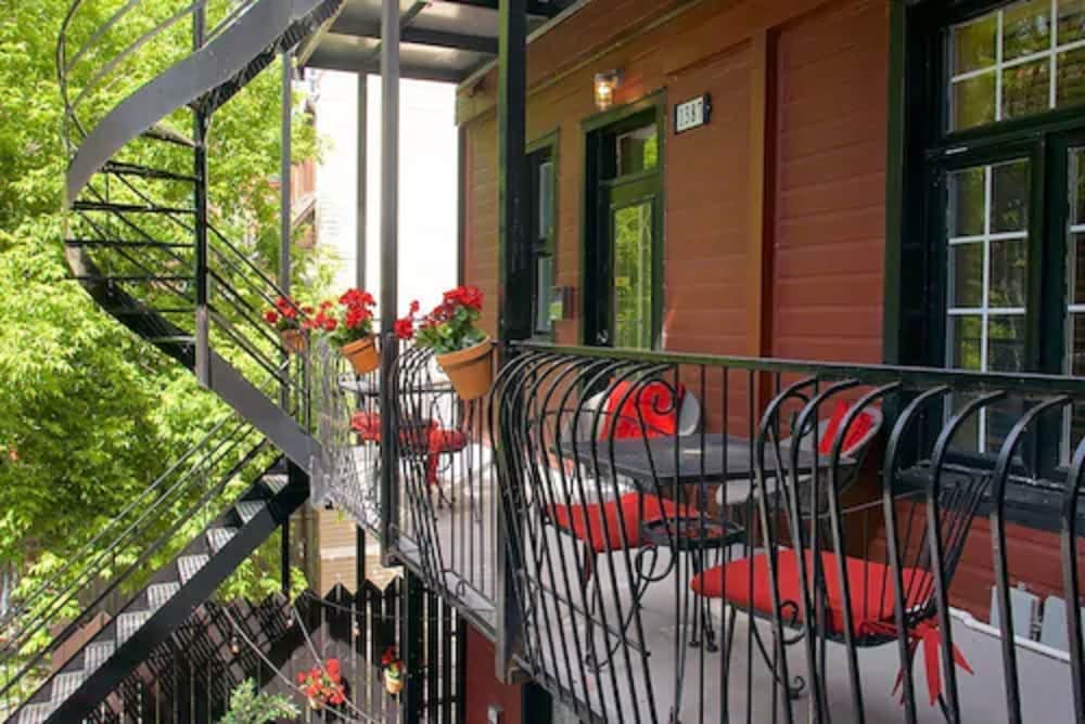 Petite Auberge Les Bons Matins B&B 2/72