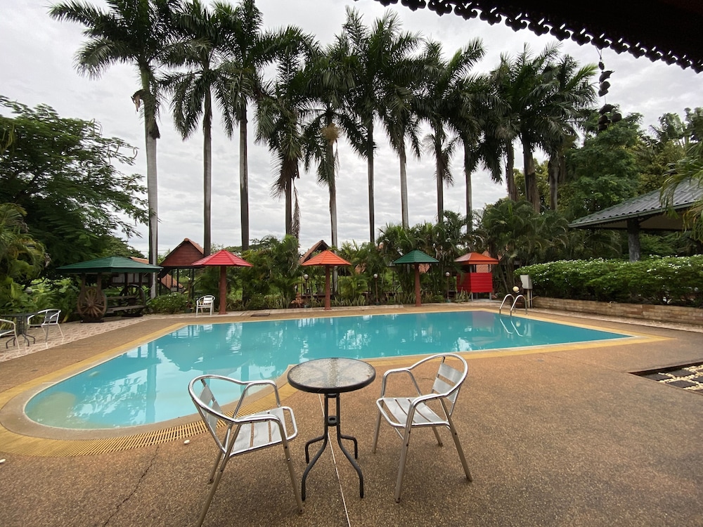 Himawari Restaurant & Cottage 32/34