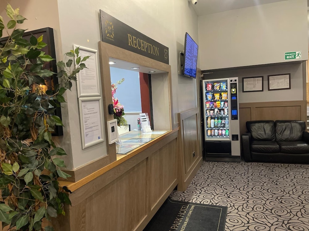 Kings Park Hotel 6/56