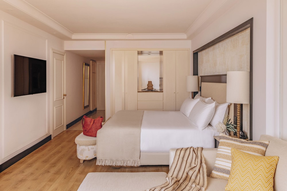 Superior, 1 Double and 4 Single Beds, Garden View