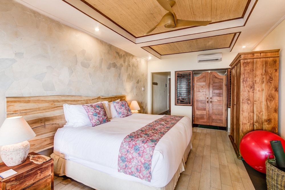Bombora Medewi Wavelodge 11/66