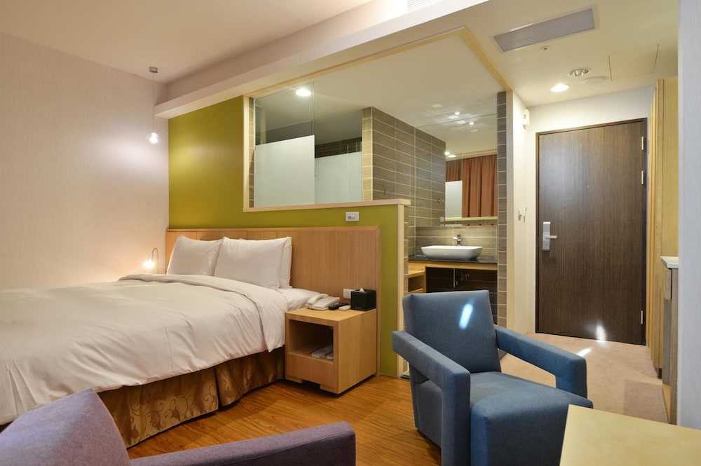 In Young Hotel 16/41