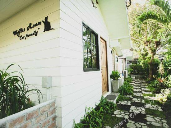 Ginger Bread House - Pet Lover Resort 2/23
