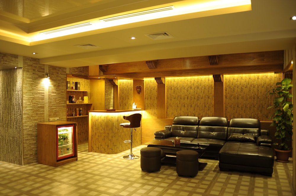 Nairi Hotel 51/68