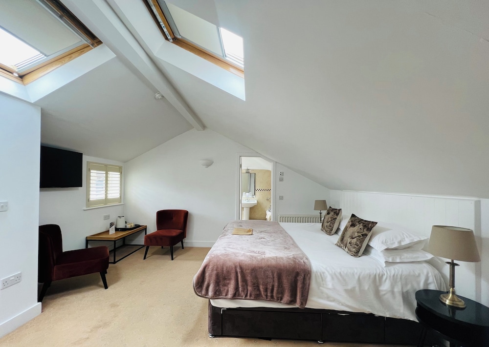 Cottage Lodge Hotel 9/50
