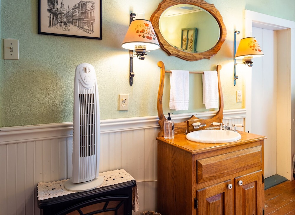 The Pines of Dresden Bed and Breakfast 49/50