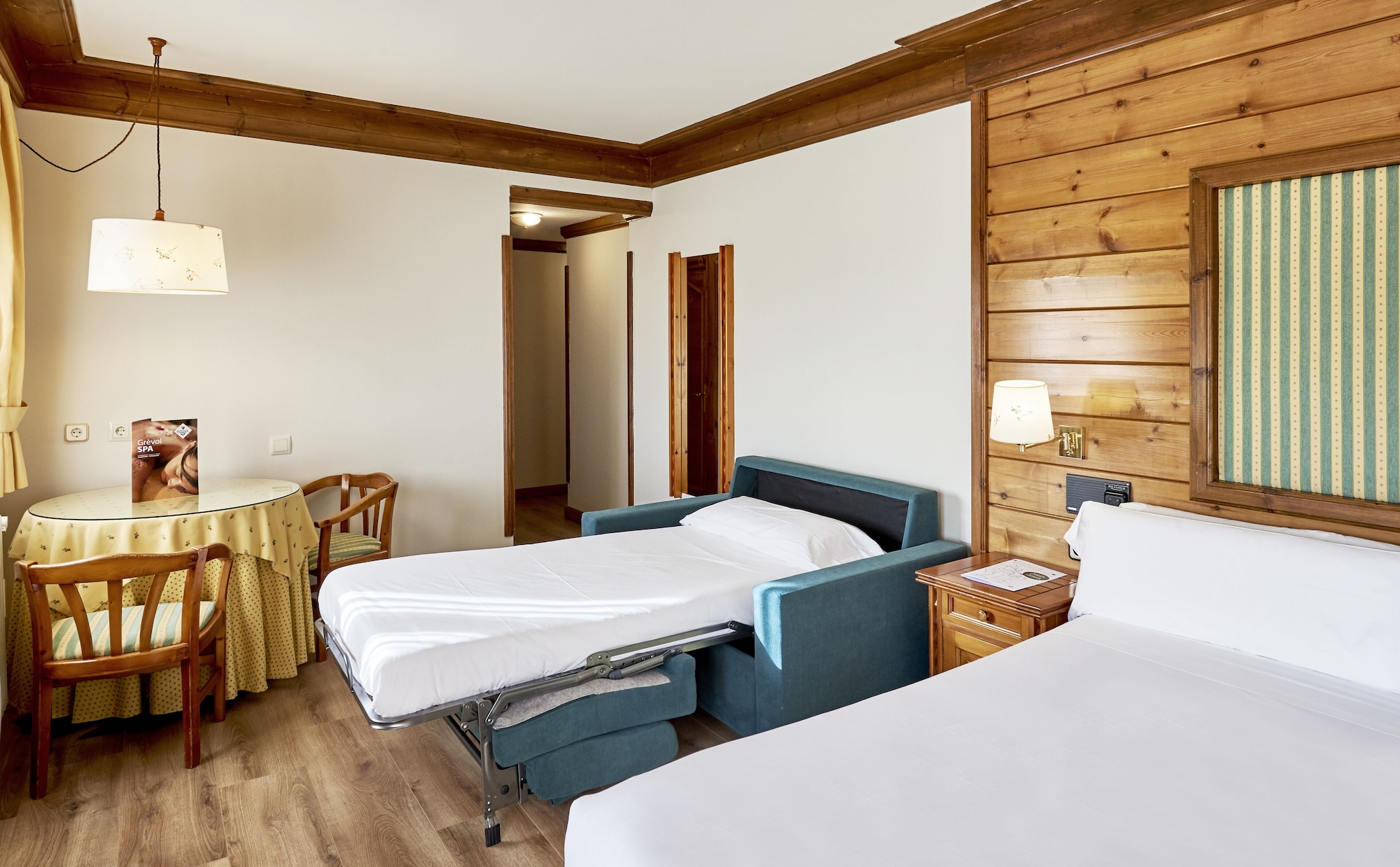 غرفة ثلاثية