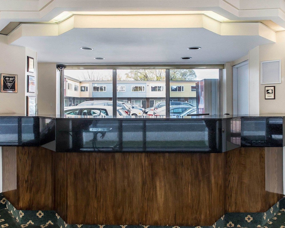 Econo Lodge Downtown Ottawa 9/50