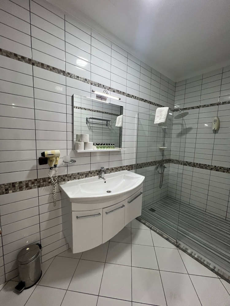 Kolibry Hotel 45/45