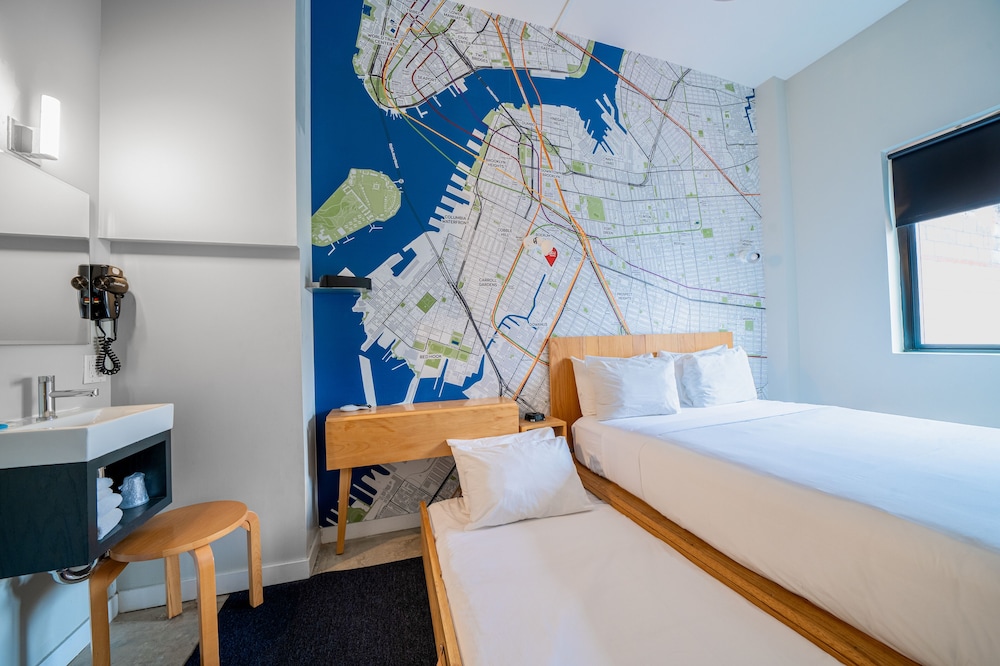 DELUXE, 2 DOUBLE BEDS