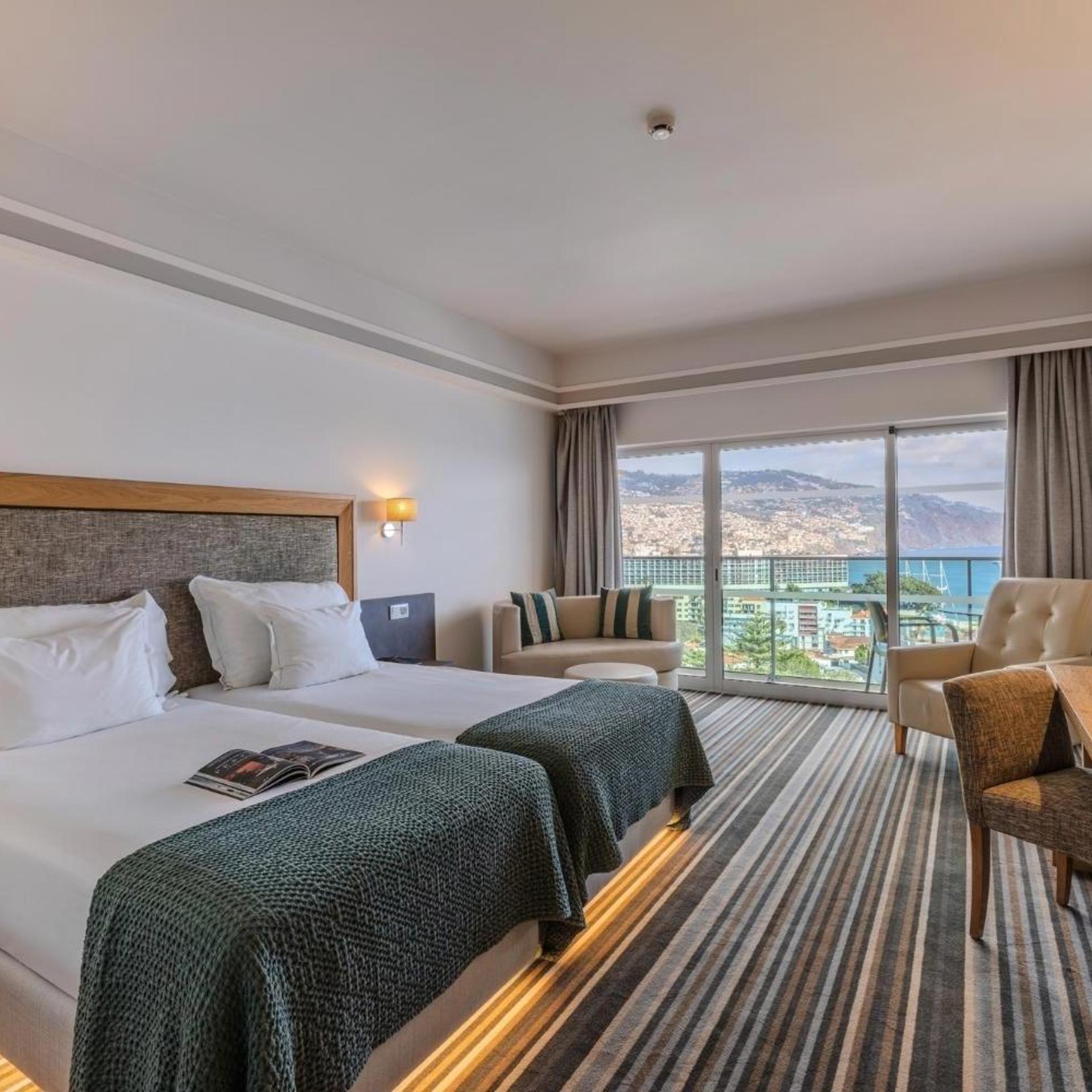 Classic, Twin Beds, Bay or Sea View