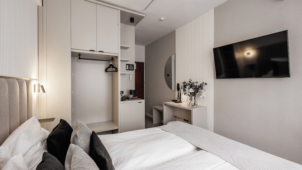 Delta Hotel 3/50