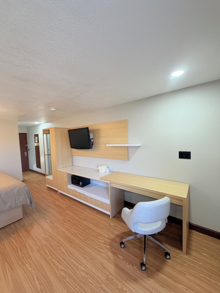 Superior, King Bed, Wyndham Garden Salina Conference Center 6/9