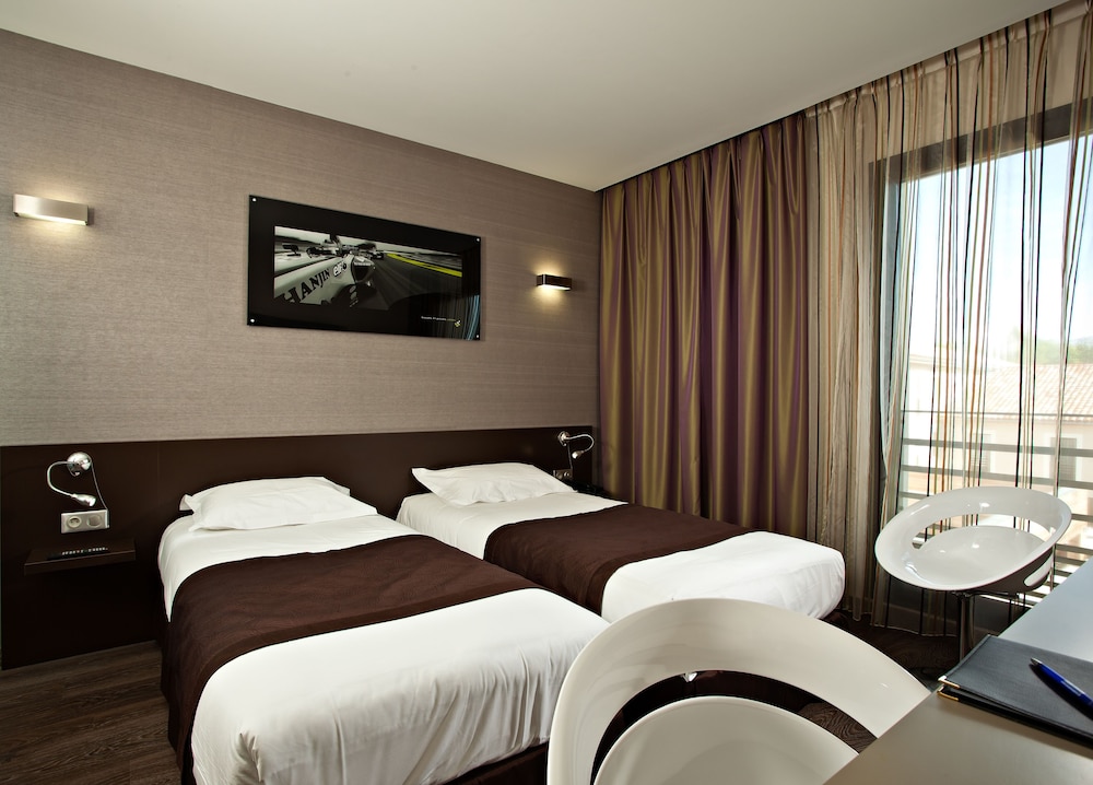 Grand Prix Hotel 18/55