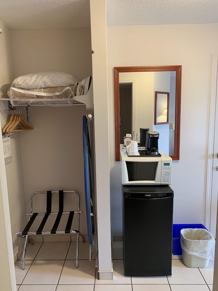 Travelodge By Wyndham Stony Plain 30/38