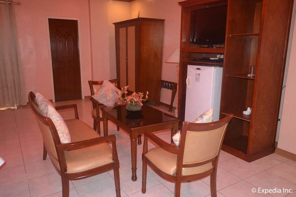 Pacific Breeze Hotel And Resort 58/71