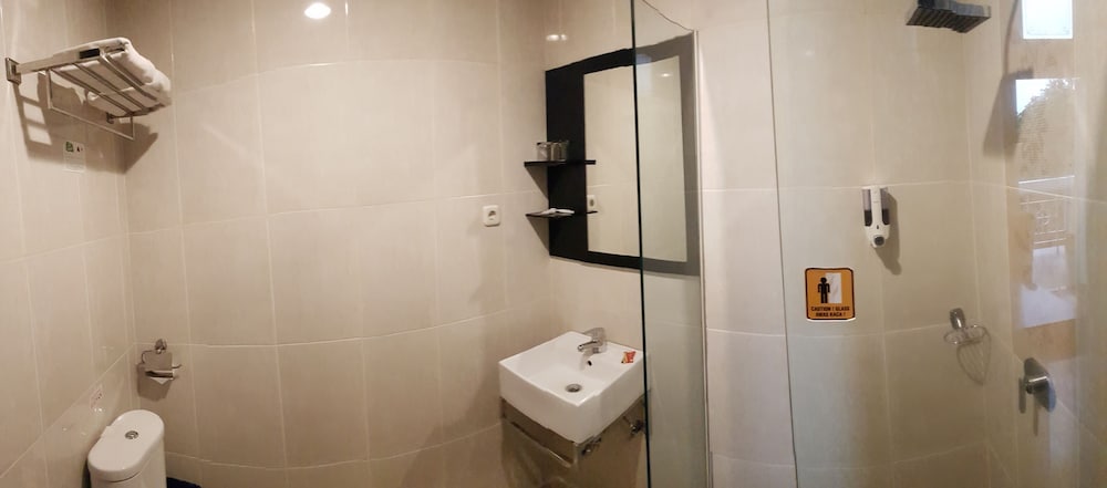 Vio Cimanuk Hotel 66/68