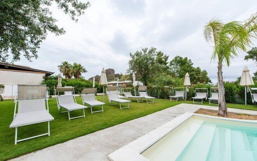 Garden Hotel Vulcano 61/72