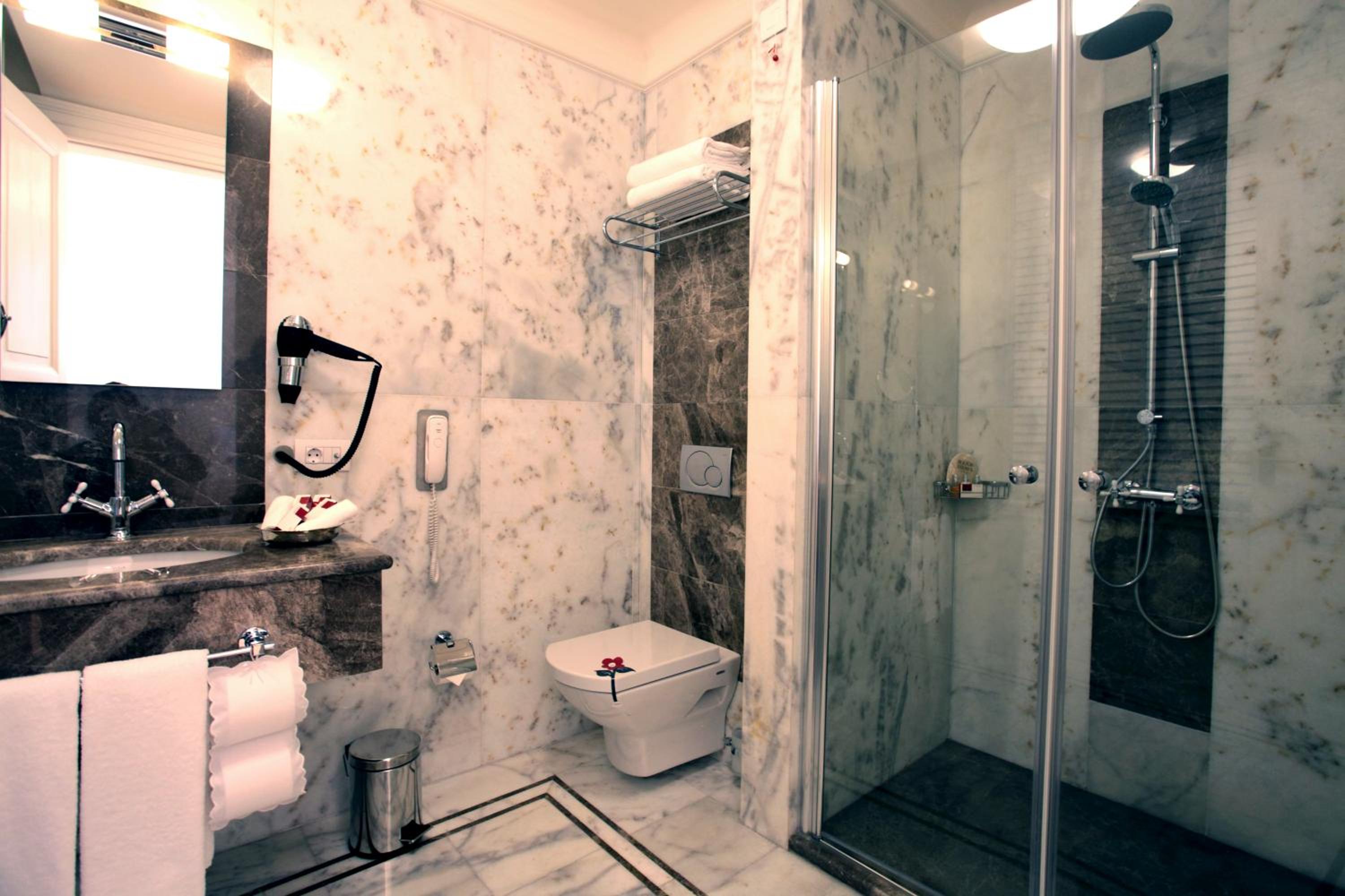 غرفة كلاسيكية بجاكوزي، Corinne Hotel 7/10