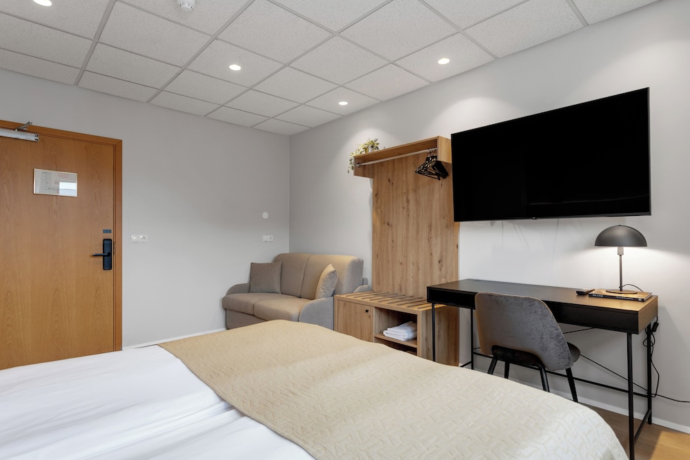 غرفة قياسية ثلاثية بسرير مزدوج وسرير فردي بحمام خاص، Alva Hotel 7/10