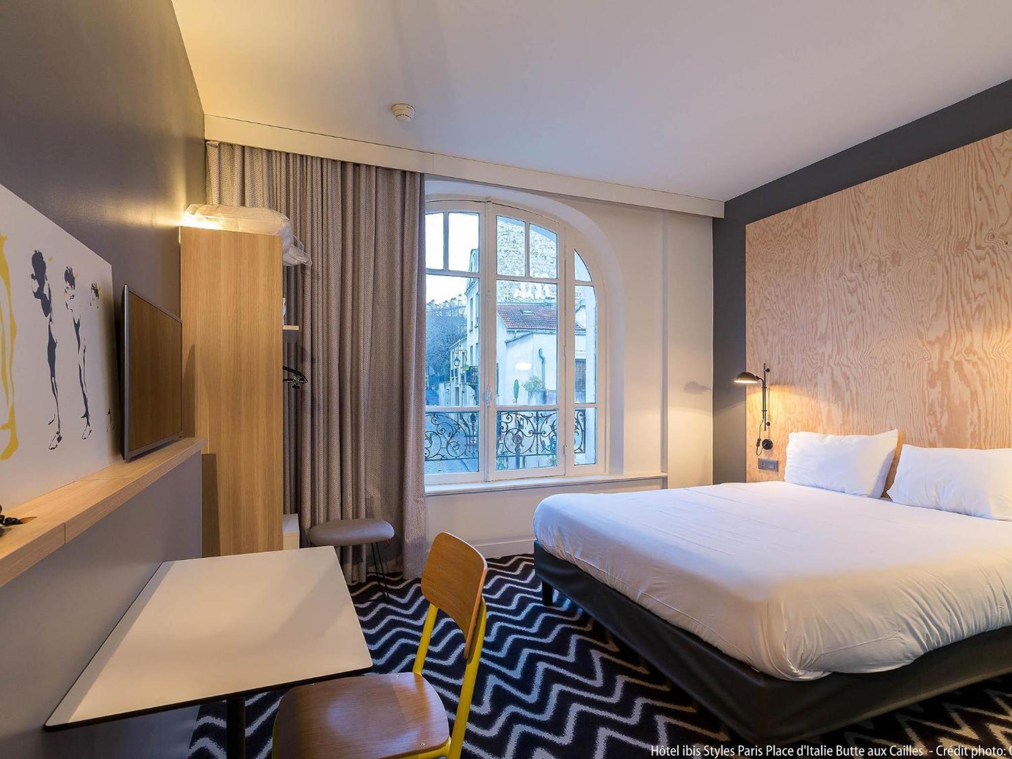 Standard, Queen Bed