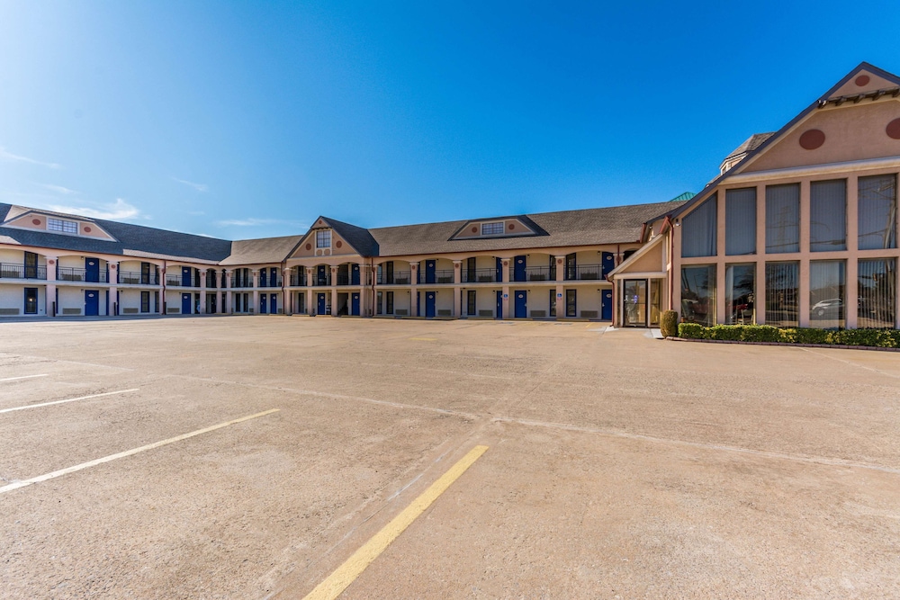 Econo Lodge Inn and Suites Oklahoma City 29/31