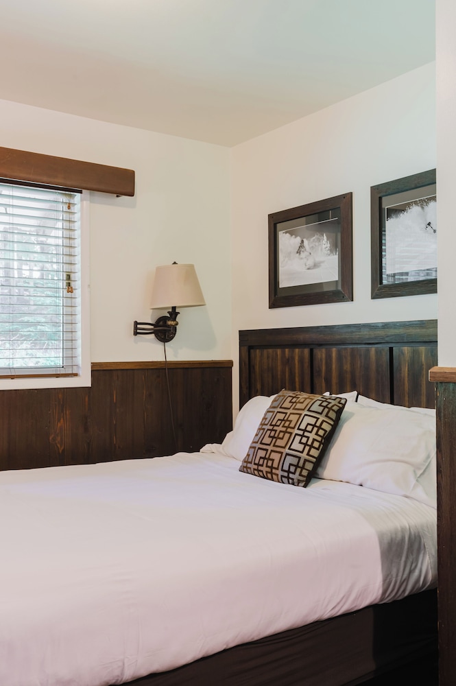 Alpine, 1 Queen and 1 Murphy Bed, Murphy Bed, Corner