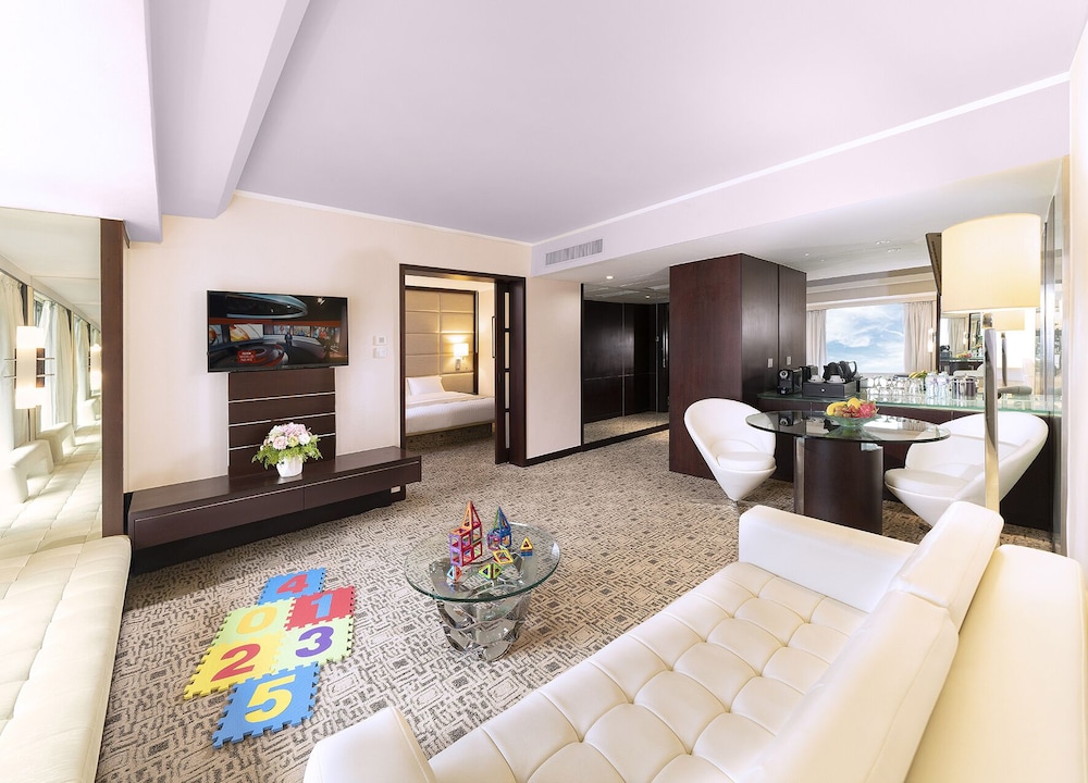 Regal Kowloon Hotel 9/50