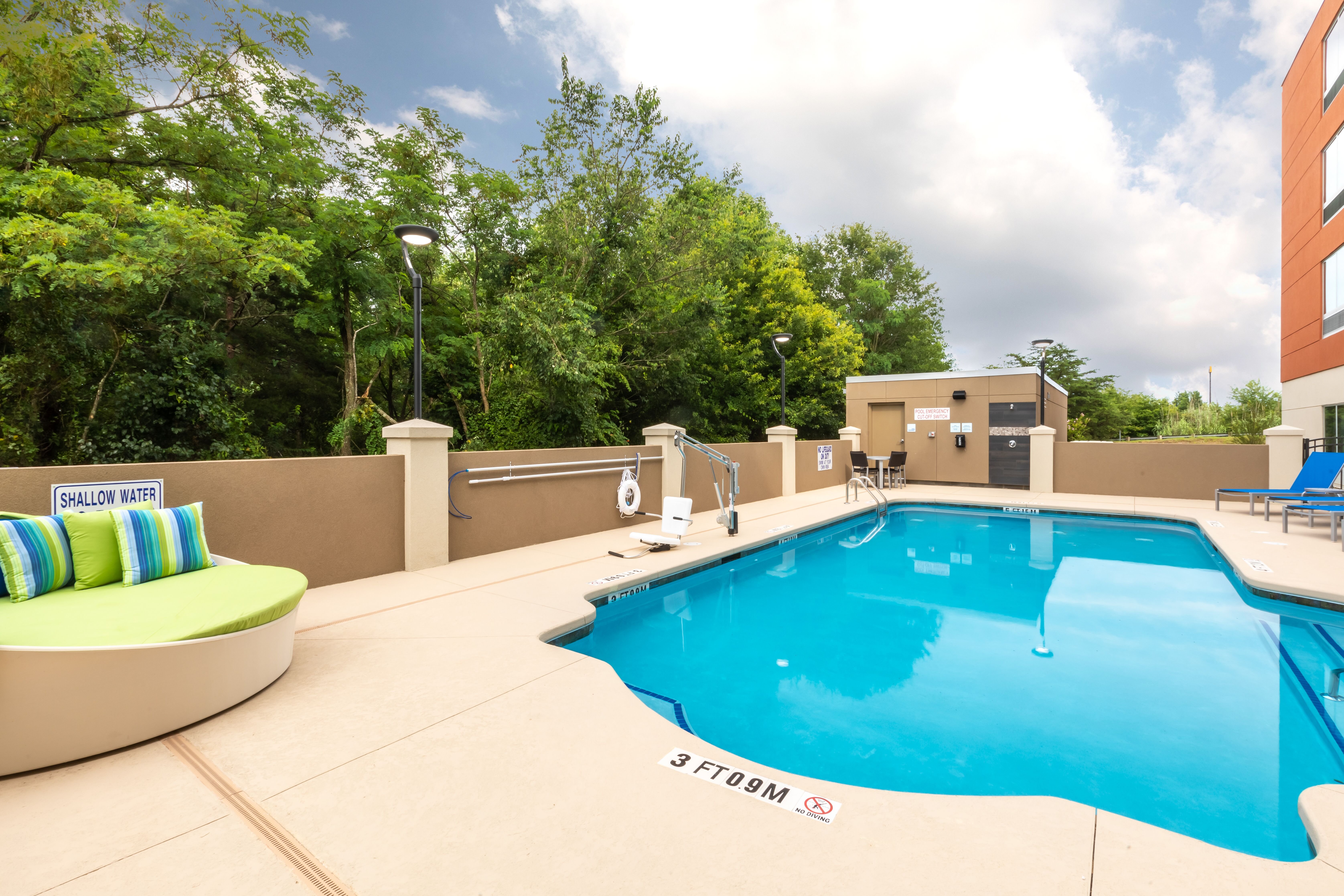 Holiday Inn Express Suites Greenville S Piedmont 70/81