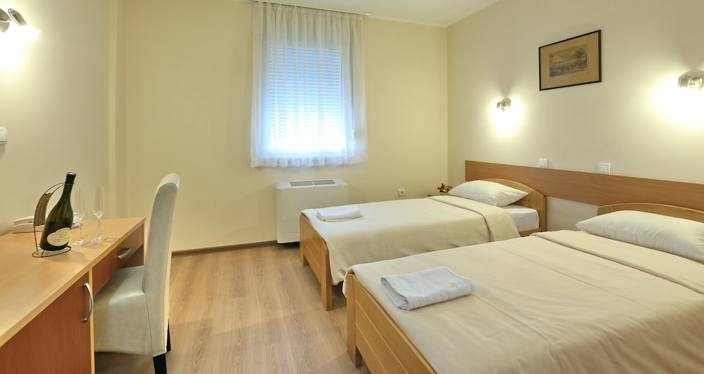 HOTEL NOVELLA UNO 20/37