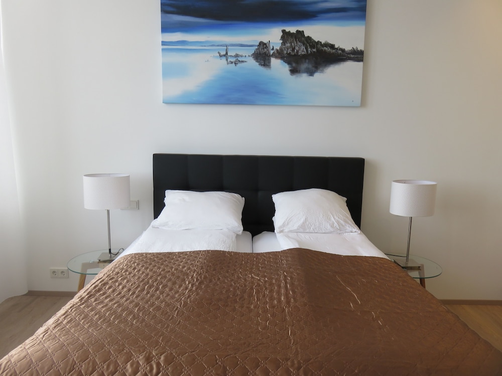 ICELAND COMFORT APARTMENTS 12/68