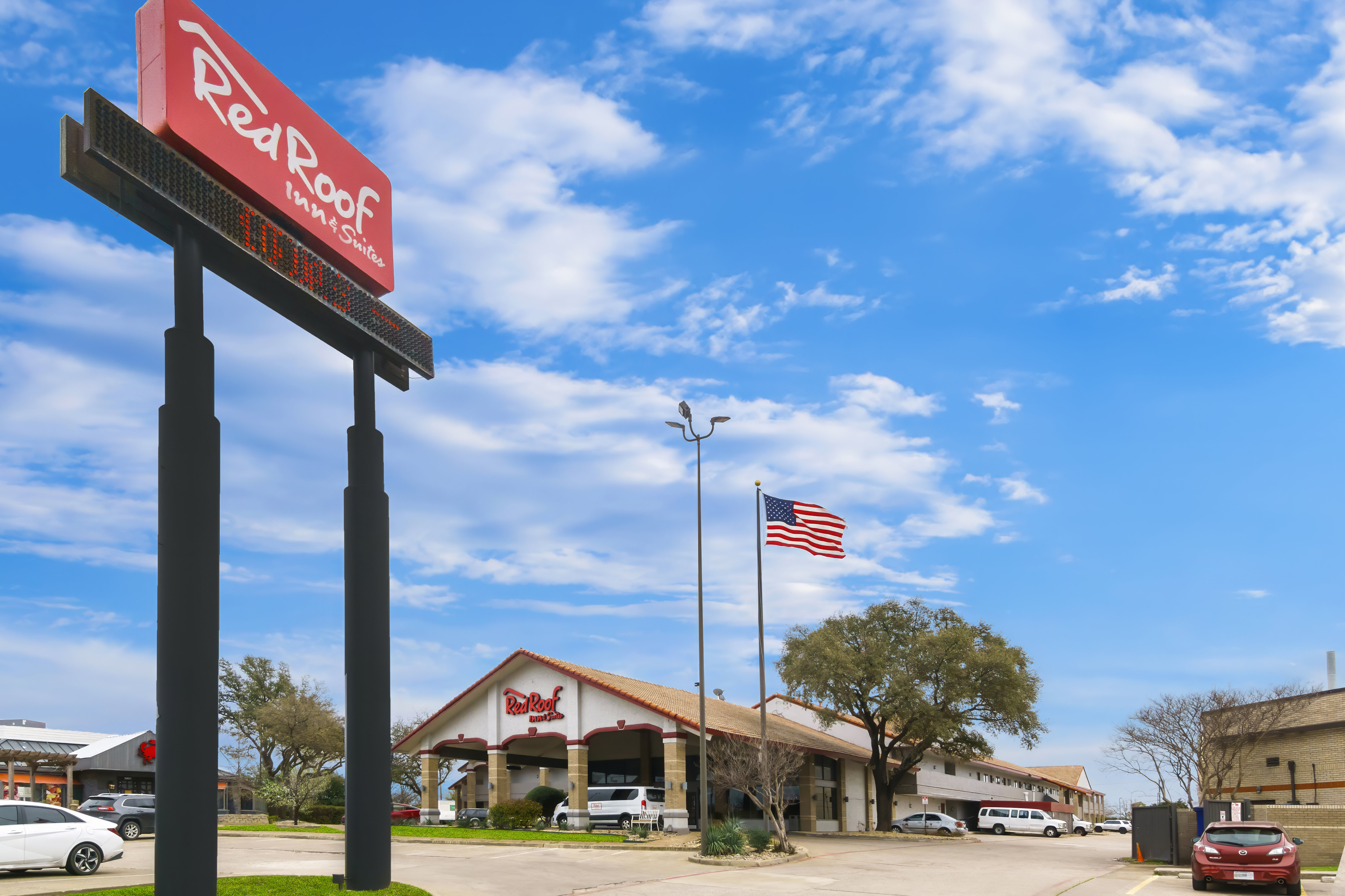 Red Roof Inn & Suites Irving - DFW Airport South 5/45