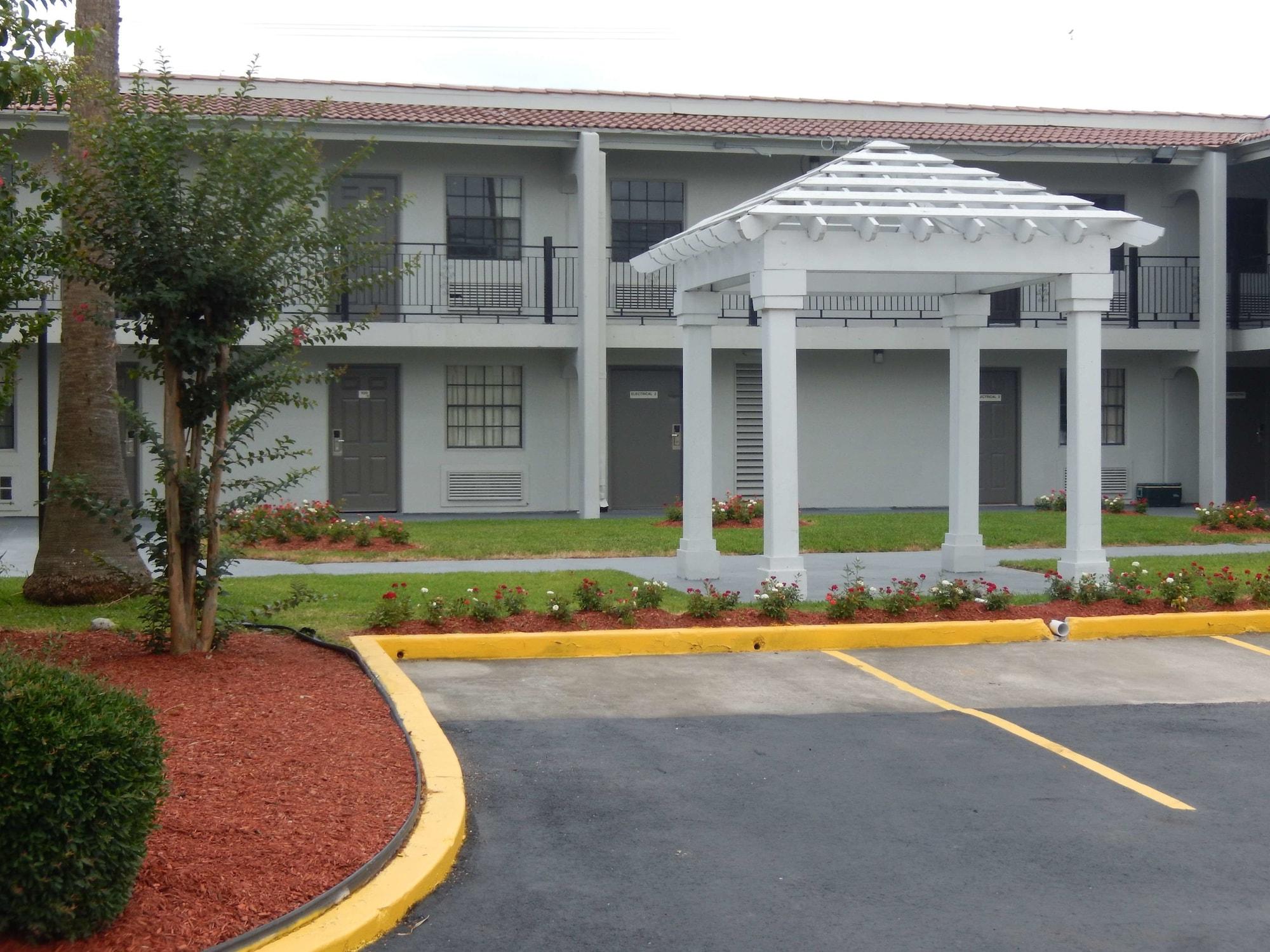 Studio 6 Houston TX Intercontinental Airport South 18/23