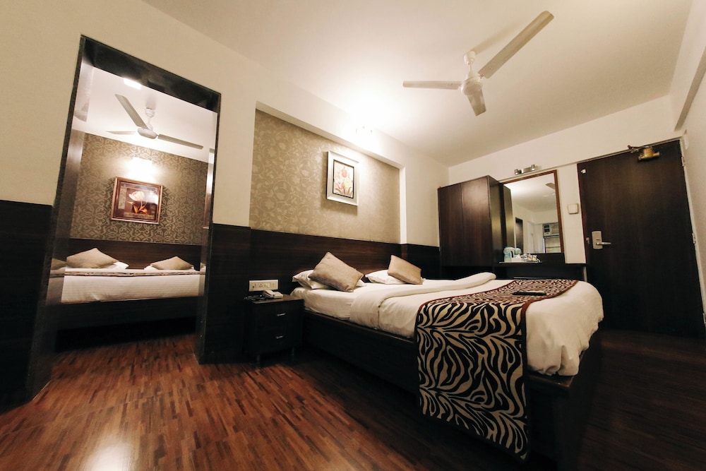HOTEL MAHARANA INN 18/50
