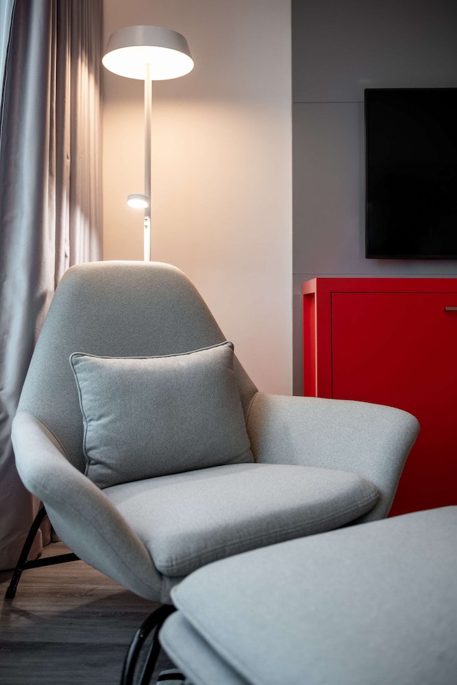 Radisson Red Dubai Silicon Oasis 30/50