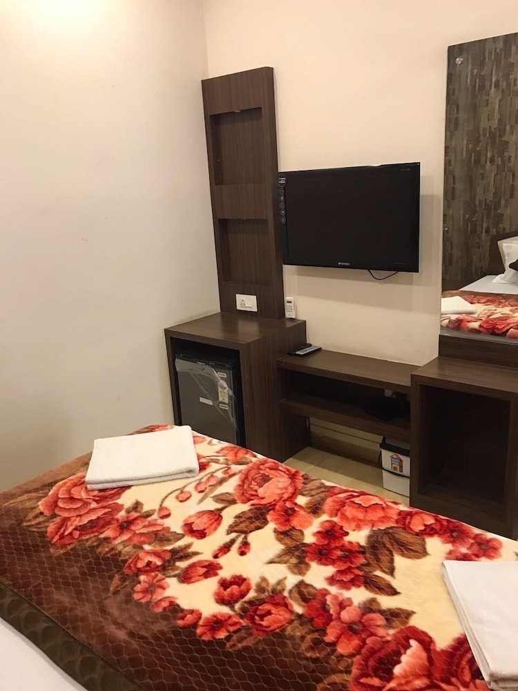 Hotel Sheela 14/53