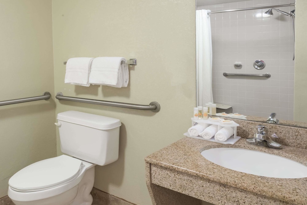 Days Inn by Wyndham Selma 4/18
