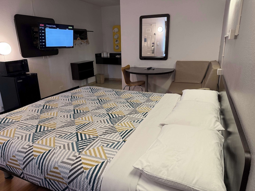 Motel6 Joliet, IL - I-80 43/58